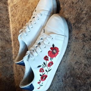 White shoes with red flowers. size 9